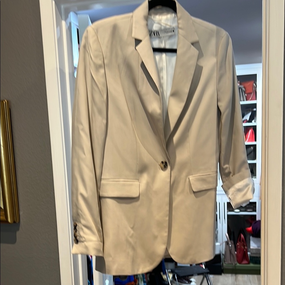 Oversized Off-white Zara Blazer with Button Detail. small